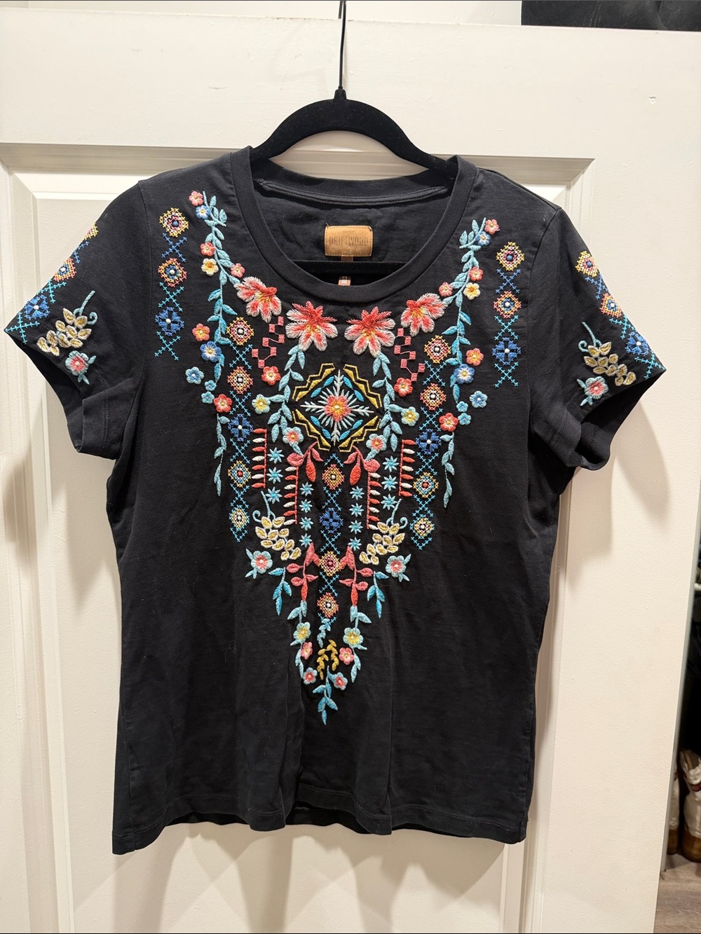 Driftwood Embroidered Floral Black Tee Medium